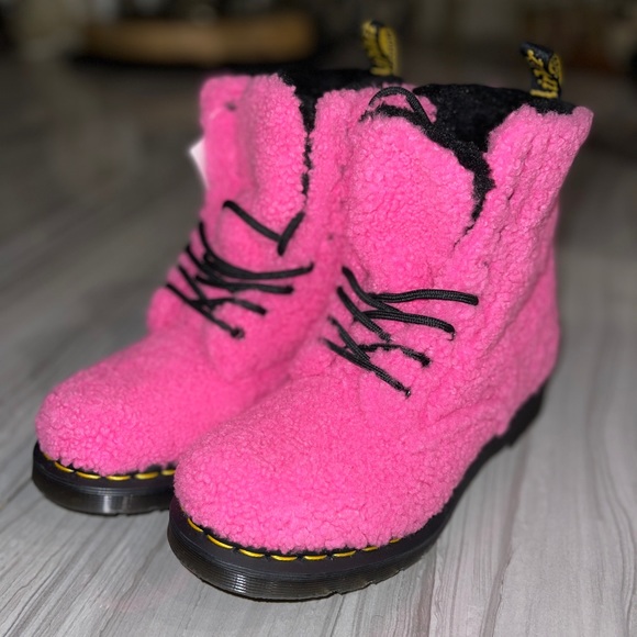 DR MARTENS 1460 PASCAL WOMEN'S FAUX SHEARLING BOOTS NWOT - Picture 2 of 9
